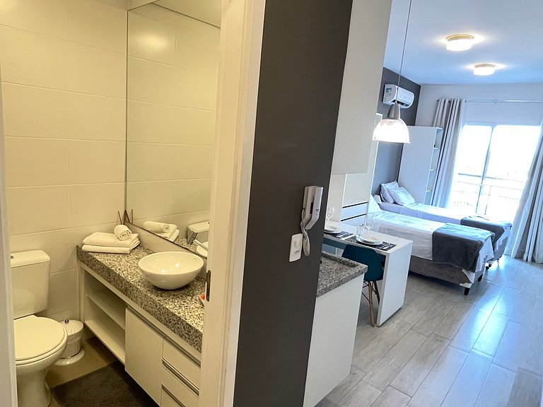 Studio c/ garagem – 1 ou 2 pessoas