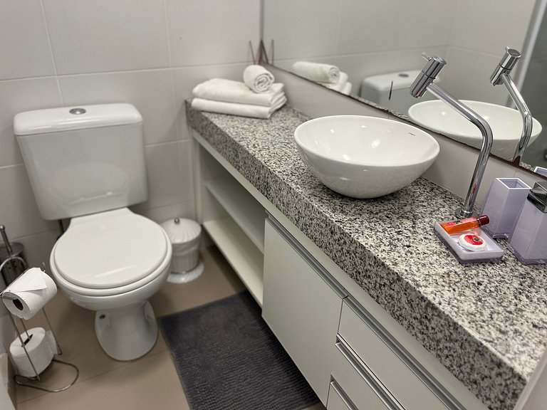 Studio c/ garagem – 1 ou 2 pessoas